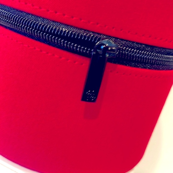 CHANEL N°1 DE CHANEL RED Makeup Case - Picture 7 of 8